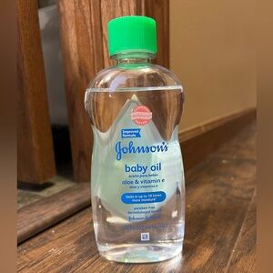 Johnson’s Aloe Vit E Baby Oil 13 Oz Hypoallergenic Moisturizing Gentle Skin Care